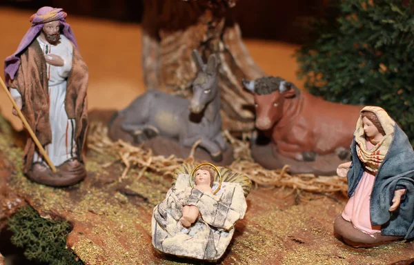 Scène classique de la Nativité dans une mangeoire à Noël 5 — Photo