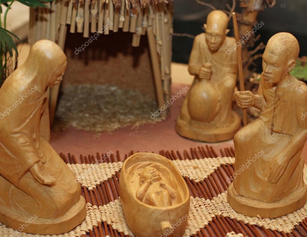 Nativity set in an village with wooden figurines 1 — Stock Photo