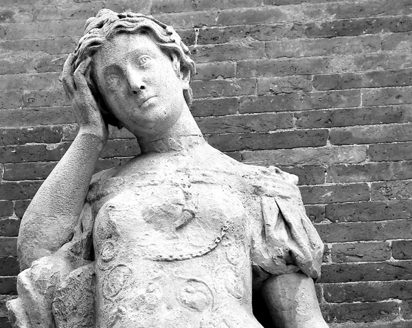 Estatua con dolores de cabeza — Foto de Stock