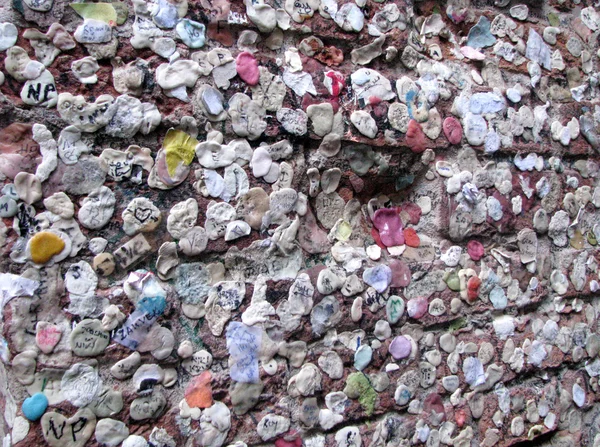 Masticare gomma muro d'amore sul muro della casa di Giulietta — Foto Stock