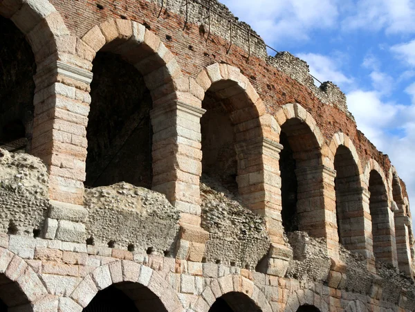 Ancient arches of the ancient Roman landmark building — Stock Photo, Image