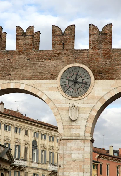 Ворота древнего города Верона в венето в Италии — стоковое фото