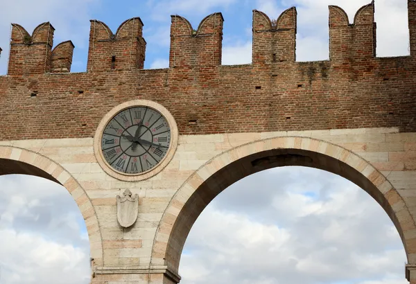Porten av den antika staden verona i veneto i Italien — Stockfoto