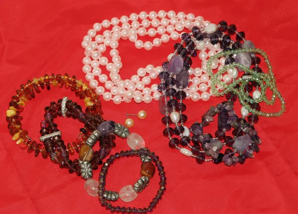 Vintage necklaces on sale at the jeweler shop 2 — Zdjęcie stockowe