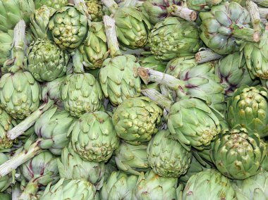 Satılık sebze pazarı 8 de taze enginar