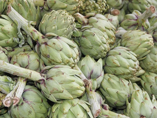 Green artichokes for sale at vegetable market 3 — Stock Photo, Image