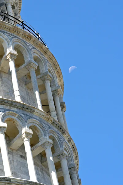 Slavná šikmá věž v Pise v piazza dei miracoli 2 — Stock fotografie