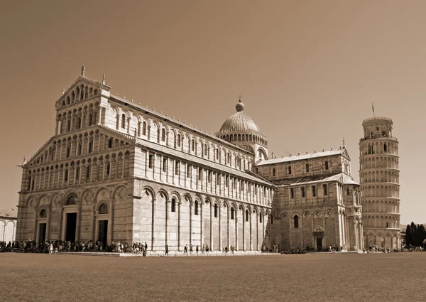 Cathedral and the leaning tower of Pisa in Piazza dei Miracoli s — Stock Photo, Image