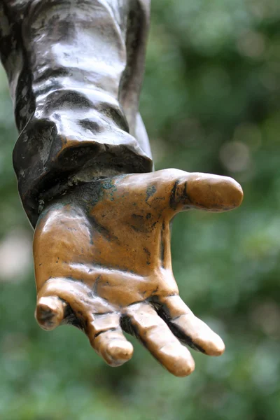 Mano abierta con los cinco dedos grandes como señal de bienvenida y guisante — Foto de Stock
