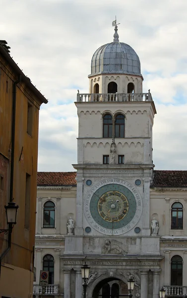 La torre e l'orologio astronomico di Jacopo Dondi a Padova — Foto Stock