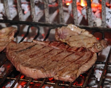 dana biftek pişmiş seyrek görülen bir şömine turizm