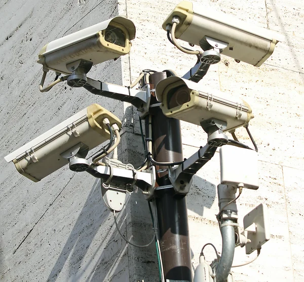 Camera voor video surveillance en beheersing van stadsverkeer — Stockfoto