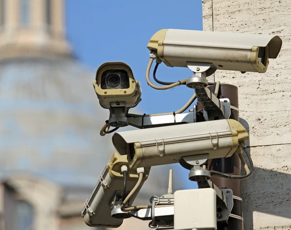 Caméra de surveillance pour voir tous les points principaux de la grande métropole — Photo