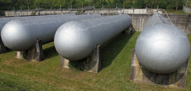 gri dev tank ve büyük büyük sarnıç gaz ve l