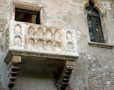 verona Juliet'in evinde mermer balkon