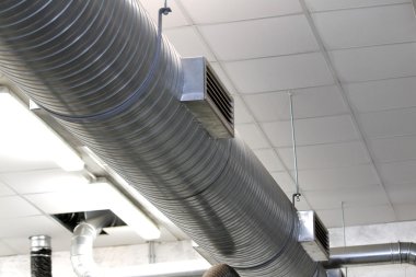 büyük bir atölye havalandırma için metal tüp