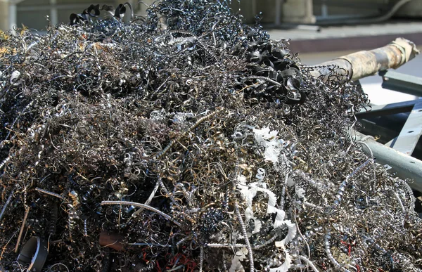 Iron shavings and scrap steel processing in a landfill for recyc — Stock Photo, Image