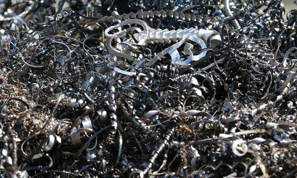 Chips and curls of ferrous metal into landfill for recycling 3 — Stock Photo, Image