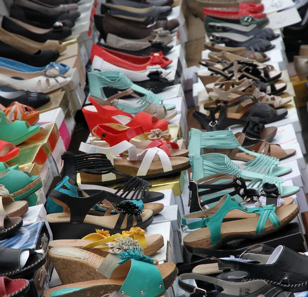 Szandálok és cipők, divatos női — Stock Fotó