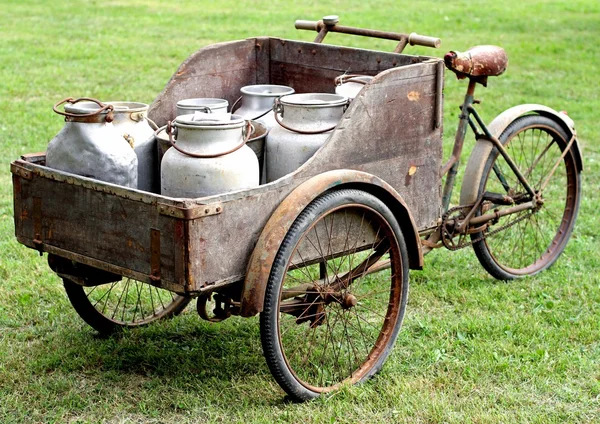 Rusty bikes of ancient milkman — Stock Photo, Image