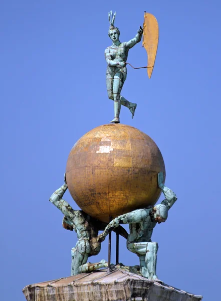 Golden ball over the monument at Punta della dogana — Stock Photo, Image