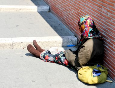 Korkunç giysileri ile eski Çingene