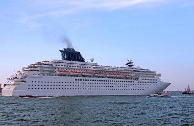 Cruise Gemi dünya çapında bir yolculuğa başlar.