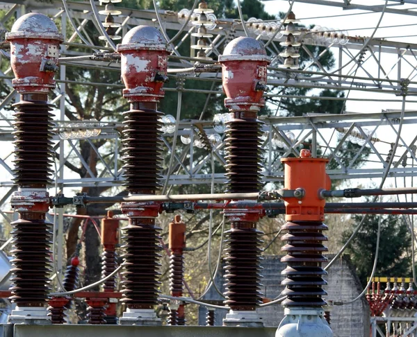 Strom schaltet ein hochmodernes Kraftwerk — Stockfoto