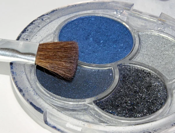 Make-up Kosmetik für Frauen, um die Farbe der Augenlider zu ändern — Stockfoto