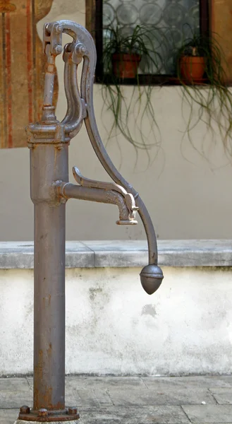 Fountain in the cloister of the convent of the religious — Stock Photo, Image