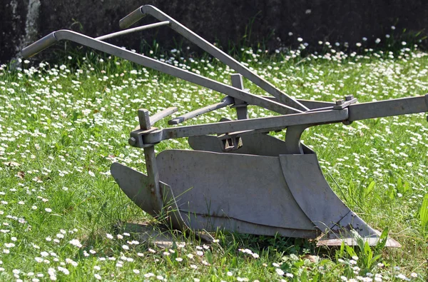 Sturdy bit of ancient iron plow for plowing the land — Stock Photo, Image