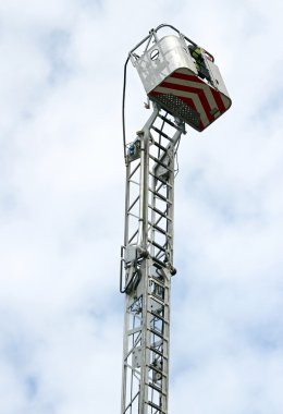 mobil platform yukarı tamamen genişletilmiş