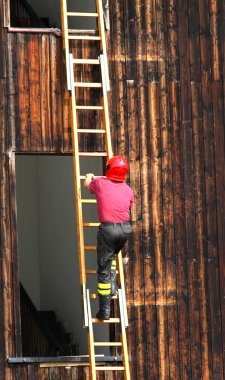 korkusuz bir merdiven tırmanma itfaiye başkanı