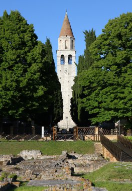 aquileia Antik şehri ve eski yüksek çan kulesi 