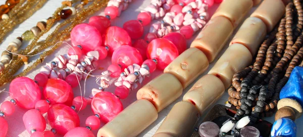 Pink necklaces with other jewelry for sale in the vintage shop — Stock Photo, Image