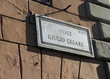 Viale giulio cesare Roma gösteren yol işaret