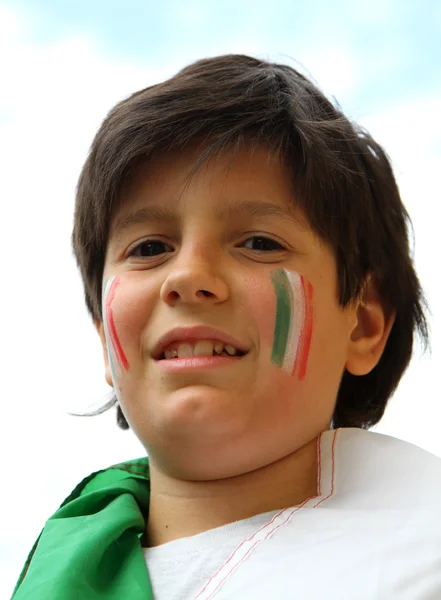 Portrait d'un jeune supporter avant le match de football de la — Photo