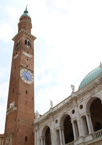 Tower of the Basilica Palladiana di Vicenza designed by Andrea P — Stock Photo, Image