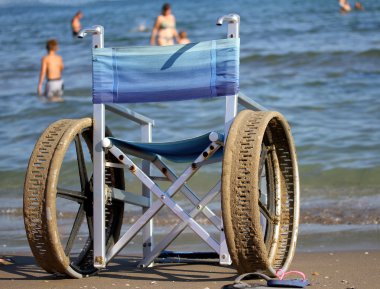 peo deniz yüzme için delikli tekerlekli tekerlekli sandalye