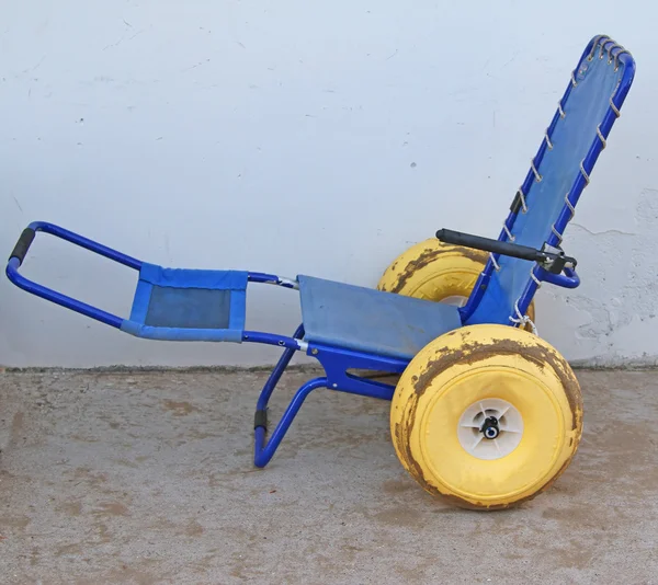 wheel chair with wheels with rubber tires to go in the sea