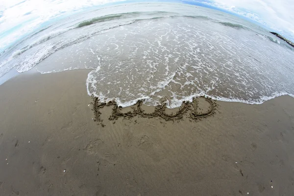 Ola de mar que borra la palabra FLOOD on the Sea Beach 3 — Foto de Stock