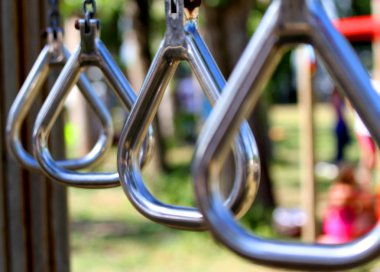 Açık havada spor alanındaki 1 jimnastik egzersizleri Futbol toplar