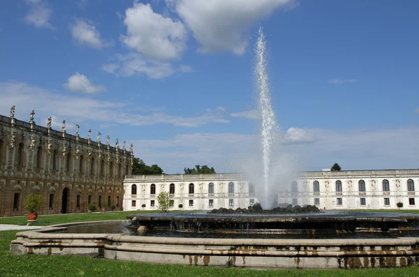 Gigantisk fontän av villa contarini i piazzola sul brenta i — Stockfoto