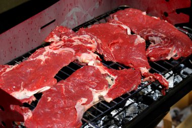 15 bahçesinde barbekü dev sığır eti biftek