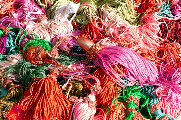 Wisps de seda y tela de la abrazadera para tirar de las cortinas —  Fotos de Stock