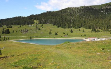 İtalya 'da LAGO COE denilen sanatsal göl