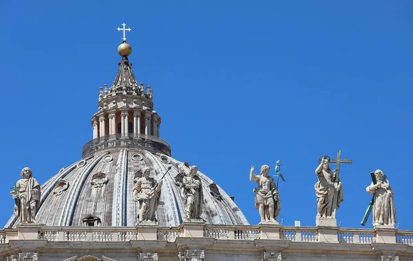 Detail Dome Peter Basilica Vatican Statues Facade — Stock Photo, Image