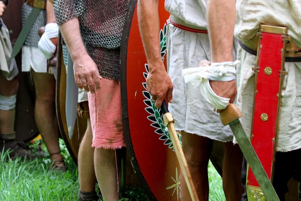 Historisk rekonstruktion av en strid och soldaterna — Stockfoto