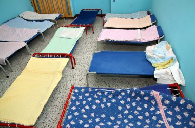 yatak ve Bebek karyolası bebek odası yurt parlak renkli