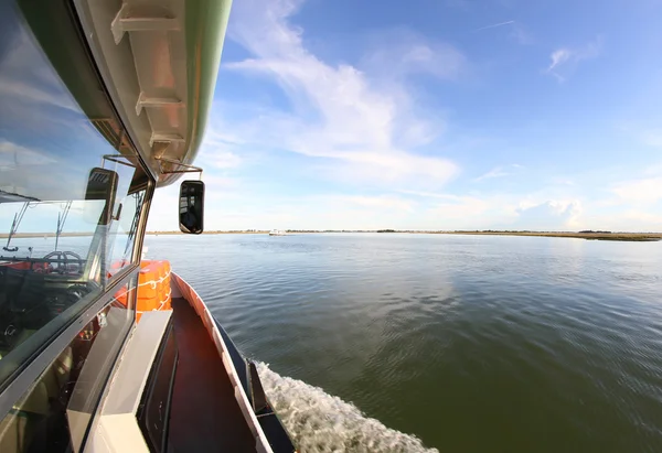 Boat ferry for transporting passengers in Venice — Stock Photo, Image